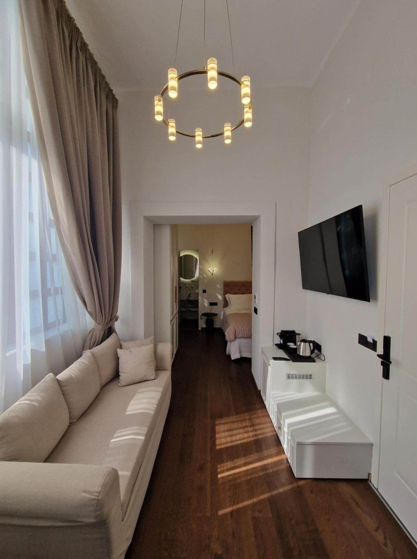 Jensen Luxury Suites Rhodes City 外观 照片
